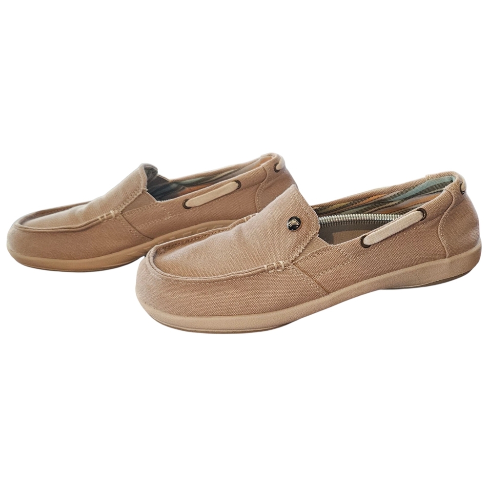 Women's 9W Cream Loafer Flat Shoes By Walk Hero Button Accent